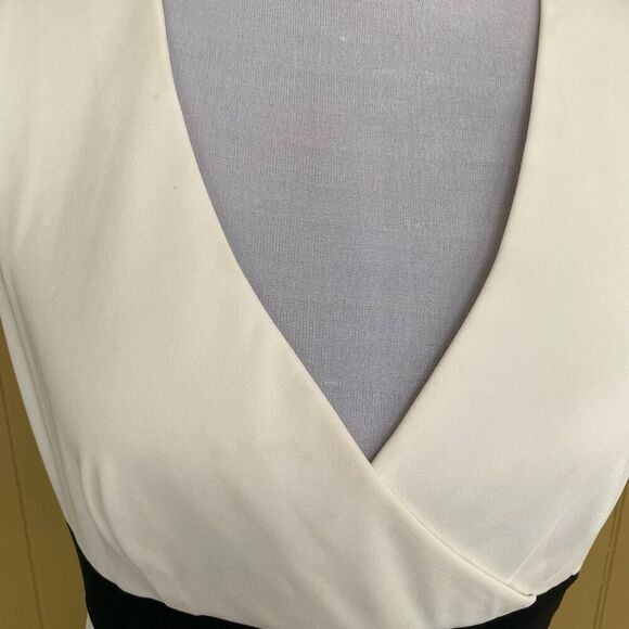 Moda International women 10 V-cut sleeveless lined midi dress black & white - Picture 2 of 12